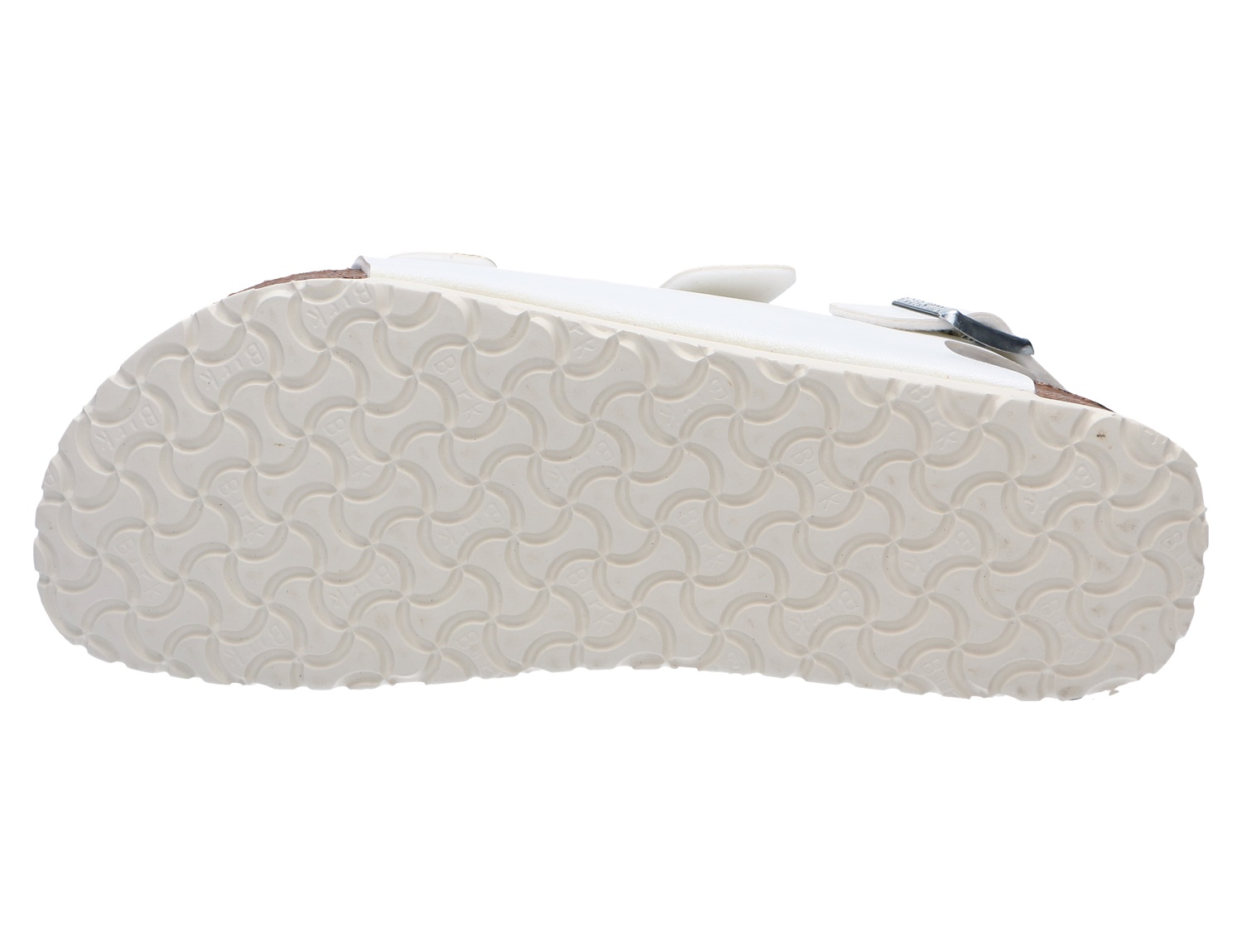 Unteransicht der Birkenstock Milano BS ESD Herrensandale in Weiß mit rutschhemmender profilierter Laufsohle für kühlen Komfort und sicheren Halt an langen Arbeitstagen